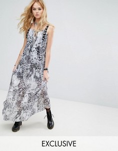 Прозрачное платье макси с леопардовым принтом и люверсами Reclaimed Vintage Inspired - Коричневый