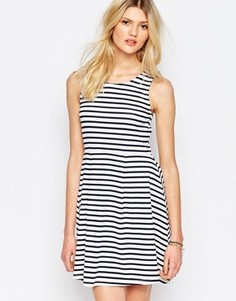 Короткое приталенное платье в полоску Vero Moda - Черный
