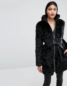 Пальто из искусственного меха с застежкой-молнией и поясом Lipsy - Черный