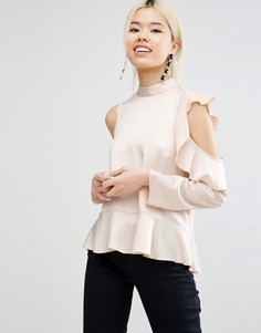 Атласный топ с открытыми плечами и оборками ASOS - Бежевый