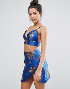 Атласный укороченный топ с цветочным принтом Missguided - Синий