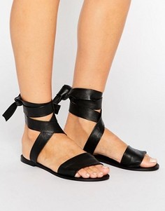Кожаные сандалии с завязками на голени ASOS FAMOUS - Черный