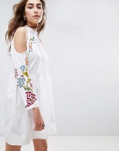 Платье с вышивкой и вырезами на плечах ASOS - Белый