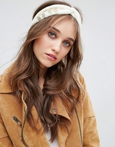 Плиссированная повязка на голову с принтом листьев ASOS - Кремовый