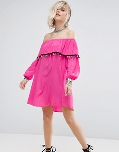 Платье с открытыми плечами и отделкой помпонами Glamorous - Розовый