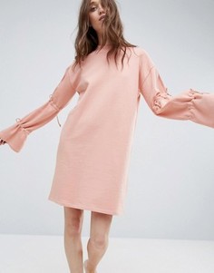 Трикотажное платье с завязками на рукавах ASOS - Розовый