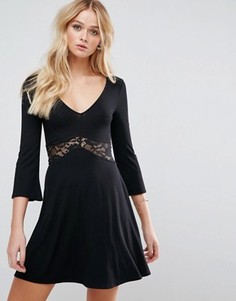 Короткое приталенное платье с кружевной вставкой на талии ASOS - Черный