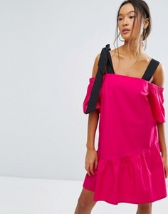 Хлопковое платье с открытыми плечами и оборкой по низу ASOS - Розовый