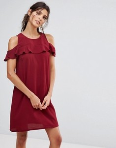 Свободное платье с открытыми плечами и оборкой Ax Paris - Красный
