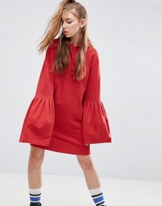 Платье с капюшоном и расклешенными рукавами ASOS - Красный
