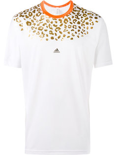 футболка с леопардовым принтом Adidas By Kolor