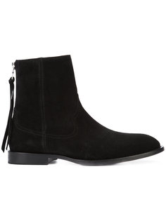 Shane boots Amiri