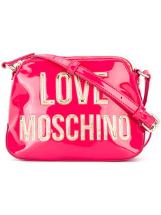 сумка на плечо с золотистым логотипом Love Moschino