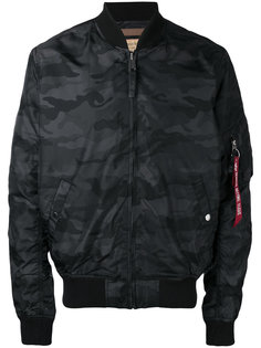 камуфляжная куртка-бомбер Alpha Industries