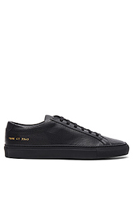 Achilles perforated in black - Common Projects