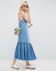 Джинсовое платье макси с оборкой на юбке ASOS - Синий