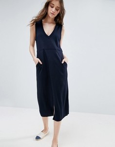 Вязаное платье с V-образным вырезом и карманами ASOS - Темно-синий