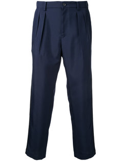 drop-crotch cropped trousers En Route