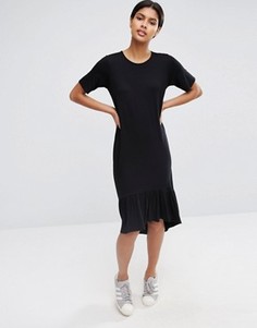 Платье-футболка длиной миди с оборкой по краю ASOS - Черный