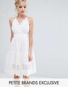 Пышное кружевное платье для выпускного с запахом True Decadence Petite - Белый