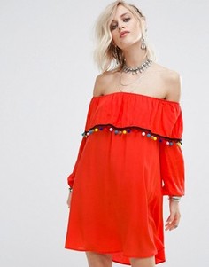 Платье с открытыми плечами и отделкой помпонами Glamorous - Красный