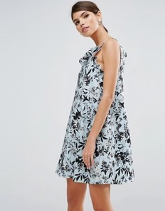 Платье-трапеция мини с рюшами и цветочным принтом ASOS - Мульти