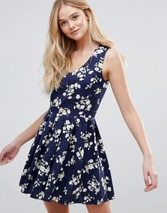 Короткое приталенное платье с цветочным принтом QED London - Темно-синий