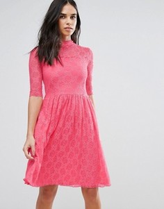 Приталенное кружевное платье миди Liquorish - Розовый