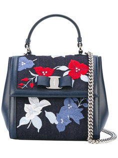 джинсовая сумка Vara с цветочной вышивкой Salvatore Ferragamo