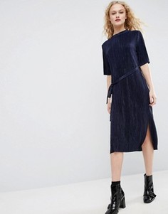 Плиссированное платье миди с завязывающимся поясом ASOS - Темно-синий