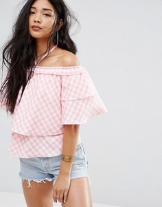 Топ в клетку с открытыми плечами и оборкой Missguided - Розовый