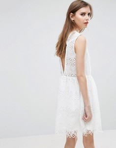 Кружевное приталенное платье Y.A.S Norge - Белый