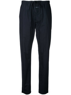 tapered drawstring trousers Closed