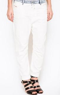 Белые джинсы бойфренд Diesel