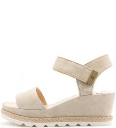 Замшевые босоножки на танкетке и платформе Högl