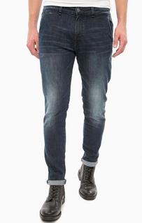 Зауженные джинсы с потертостями и заломами Guess