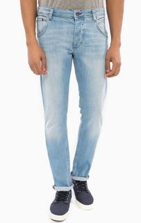 Зауженные джинсы со средней посадкой Mustang