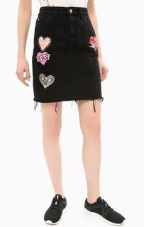 Черная джинсовая юбка с нашивками Glamorous