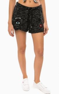 Короткие шорты с нашивками Alcott