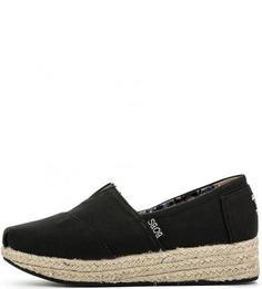 Слипоны черного цвета на танкетке Skechers