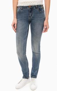 Джинсы с вышивкой и заломами Desigual