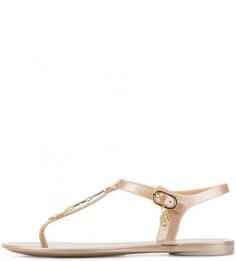 Бежевые сандалии с металлическим декором Guess