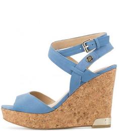 Замшевые босоножки на танкетке Guess