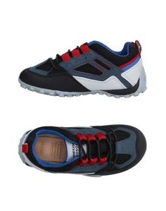 Низкие кеды и кроссовки Geox