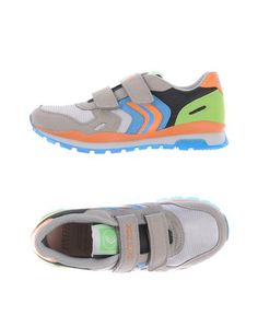 Низкие кеды и кроссовки Geox