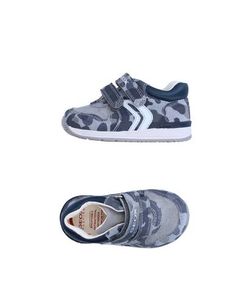 Низкие кеды и кроссовки Geox