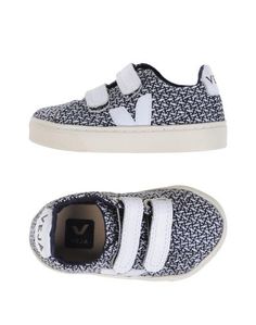 Низкие кеды и кроссовки Veja