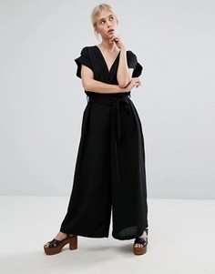 Комбинезон с широким штанинами и поясом Monki - Черный