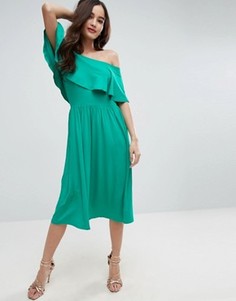 Приталенное платье миди с широким вырезом и оборкой ASOS - Зеленый