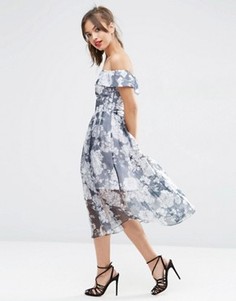 Темно-синее платье миди из органзы в цветочек с открытыми плечами ASOS - Мульти